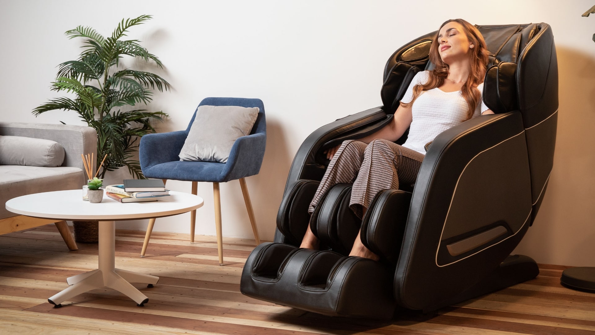 A Detailed Comparison between Massage Chairs and Traditional Massage